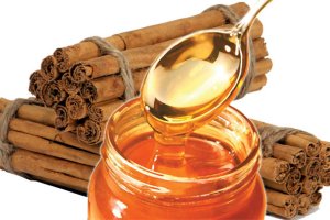 Imagen ilustrativa del artículo Una combinación Natural para combatir la Artritis, Canela con miel